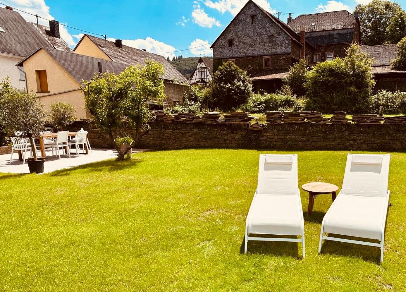 Gut Foersterlay - Exklusive Boutique Apartments Im Historischen Winzerhaus Direkt An Der Mosel Lösnich Buitenkant foto